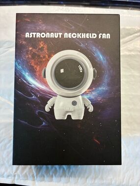 Astronaut Neckheld Fan - Black Astronaut Design